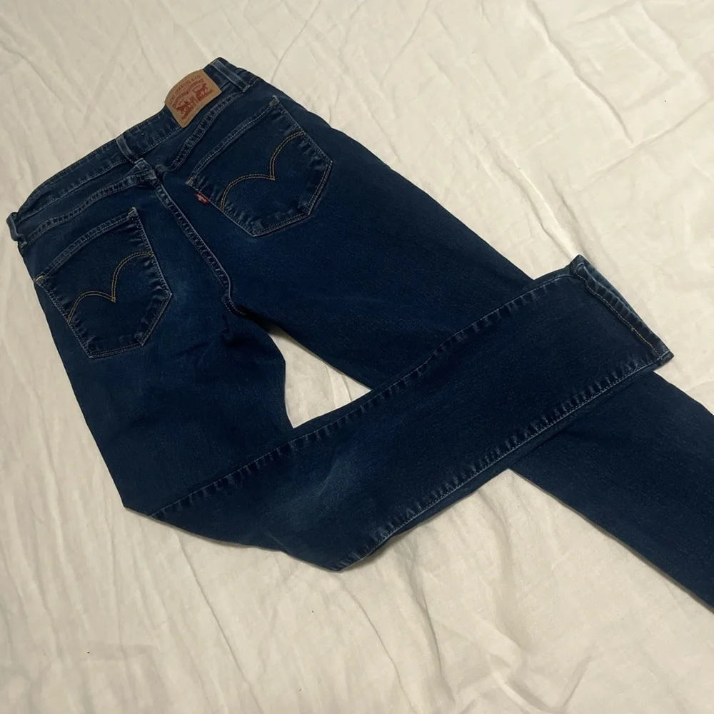 Levi Blue Jeans - Picture 2 of 2